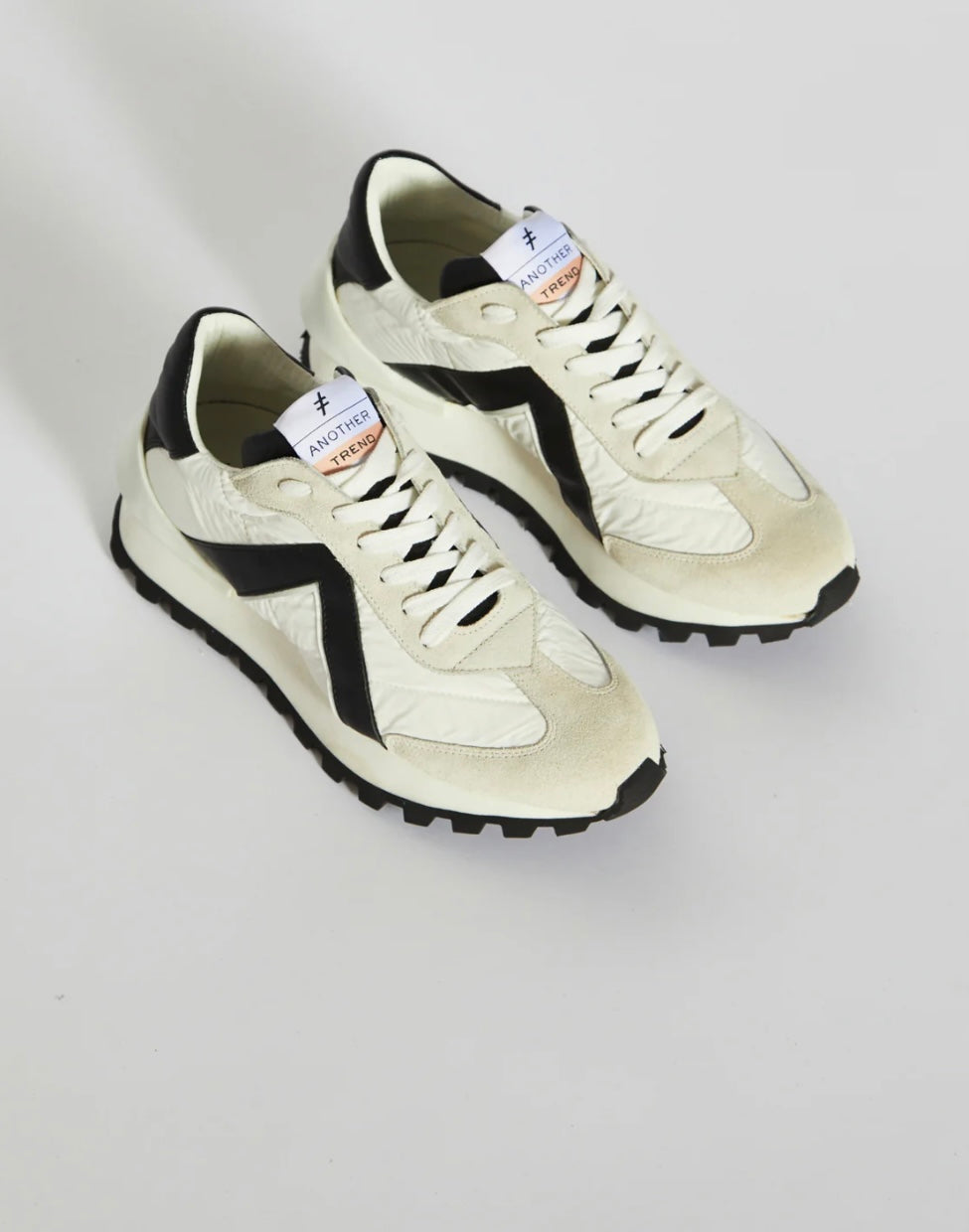 Another Trend, Fashion Trainer Black & White