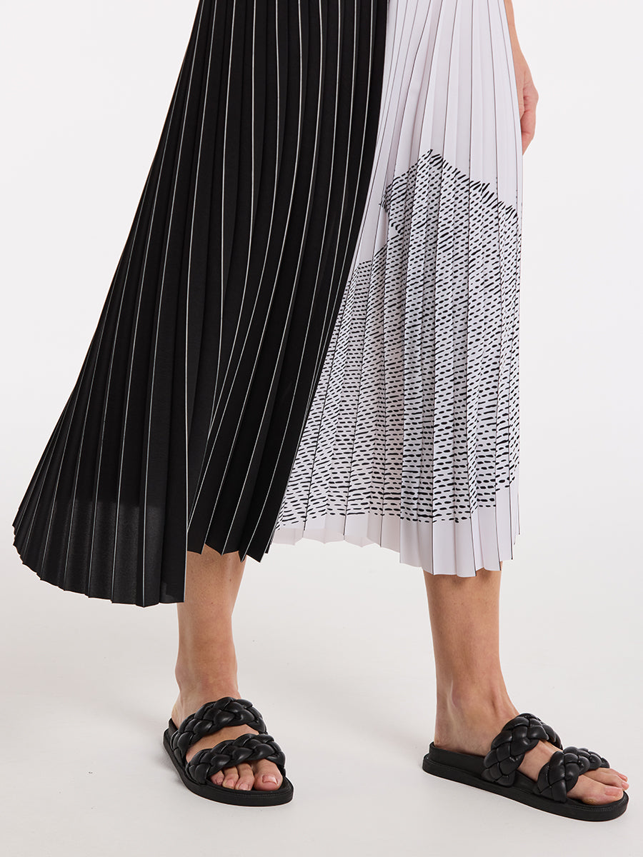 Sirocco White & Black Pleated Skirt