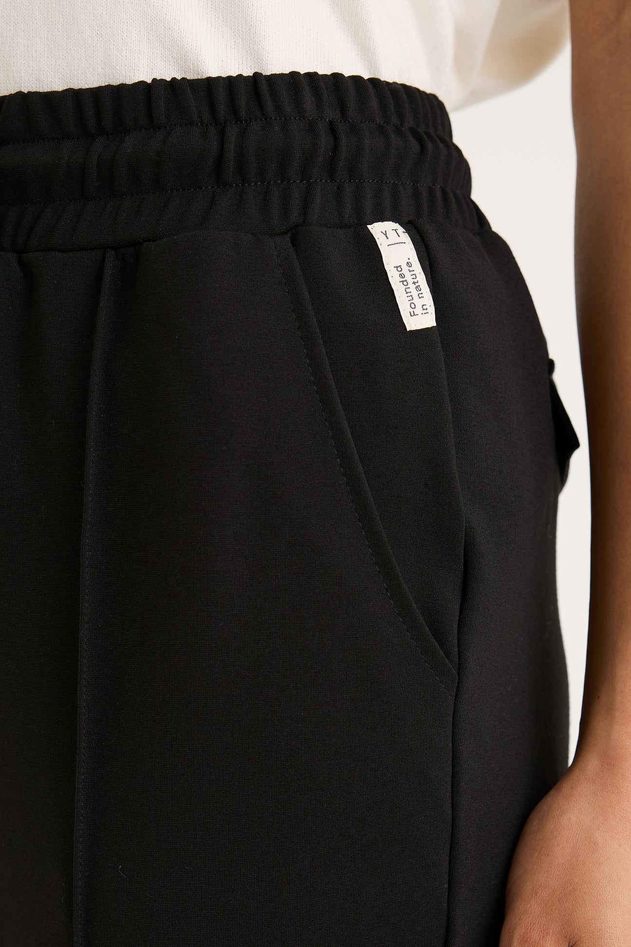 Yarra Trail, Vine Jogger Black