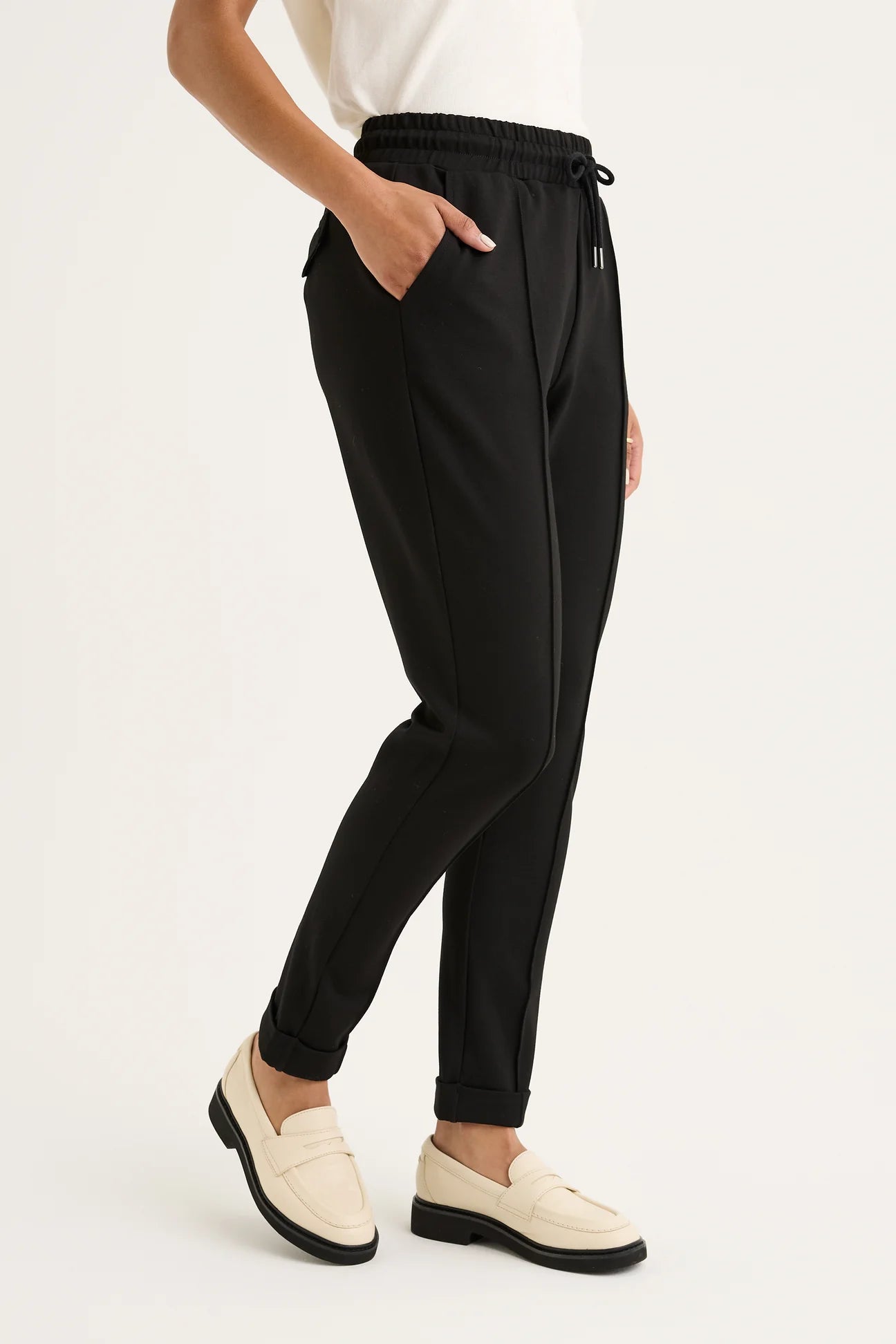 Yarra Trail, Vine Jogger Black