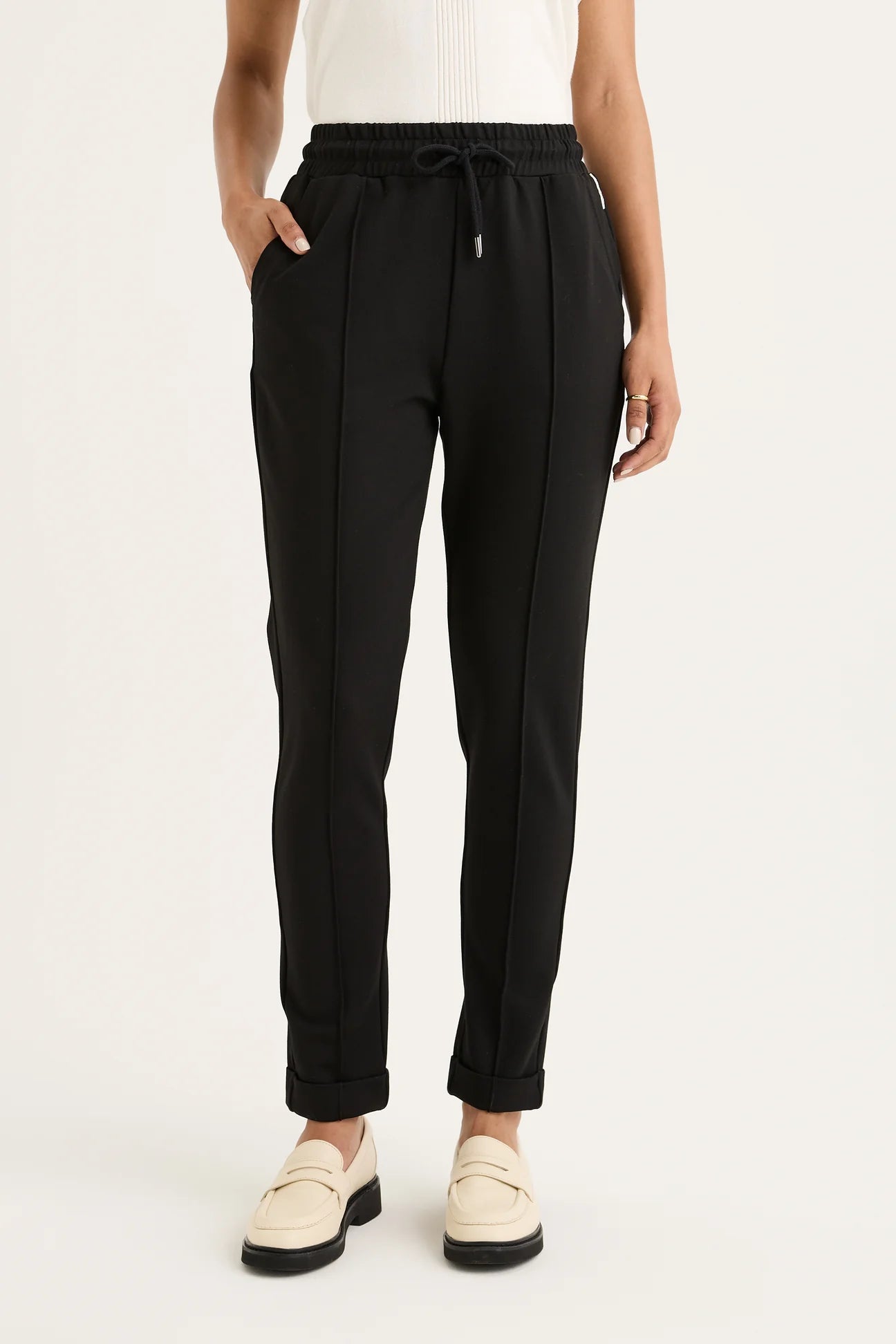 Yarra Trail, Vine Jogger Black