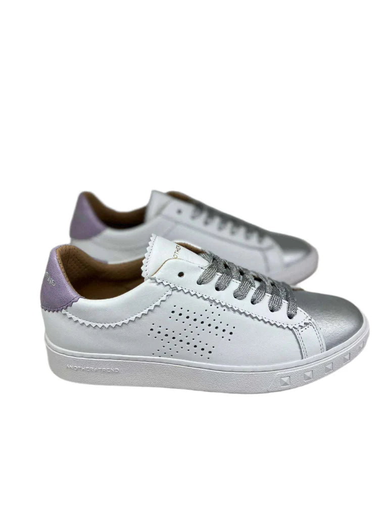 Another Trend, Iconic White & Lilac