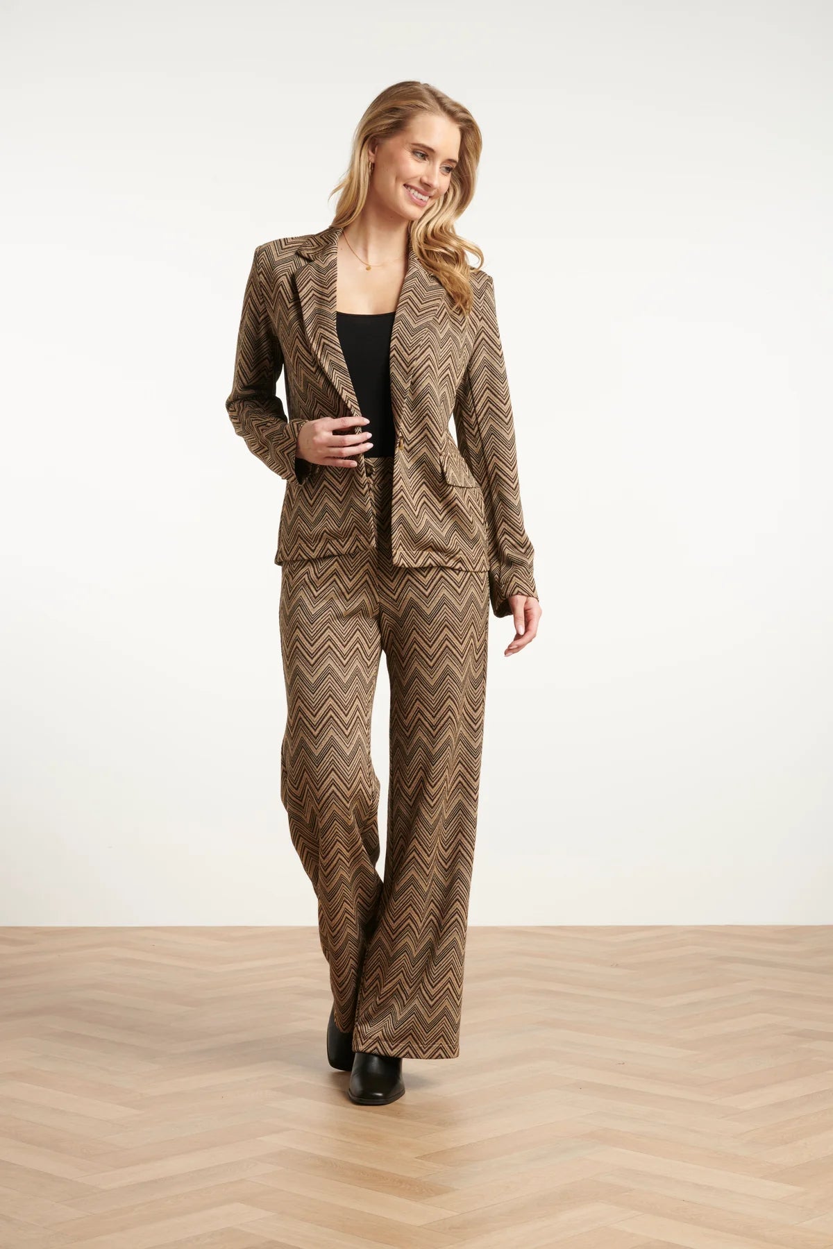 Smashed Lemon, SAND AND GOLD BLAZER WITH ZIGZAG PRINT | SAND - GOLD 25716