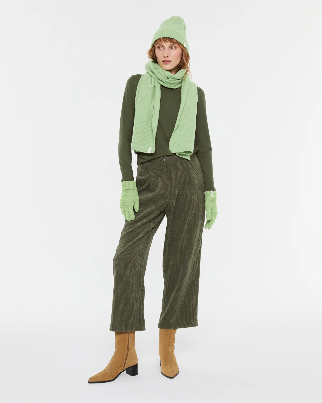 Andam, Knitted scarf with braided structure Green 0008