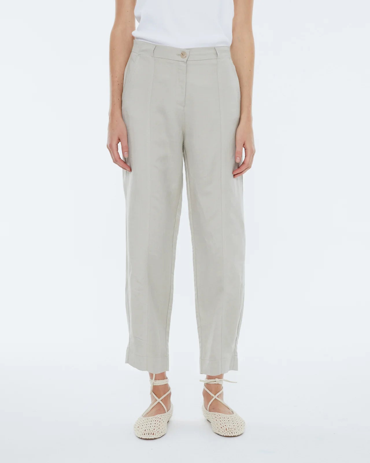 Andam, High waisted carrot pants. BEIGE