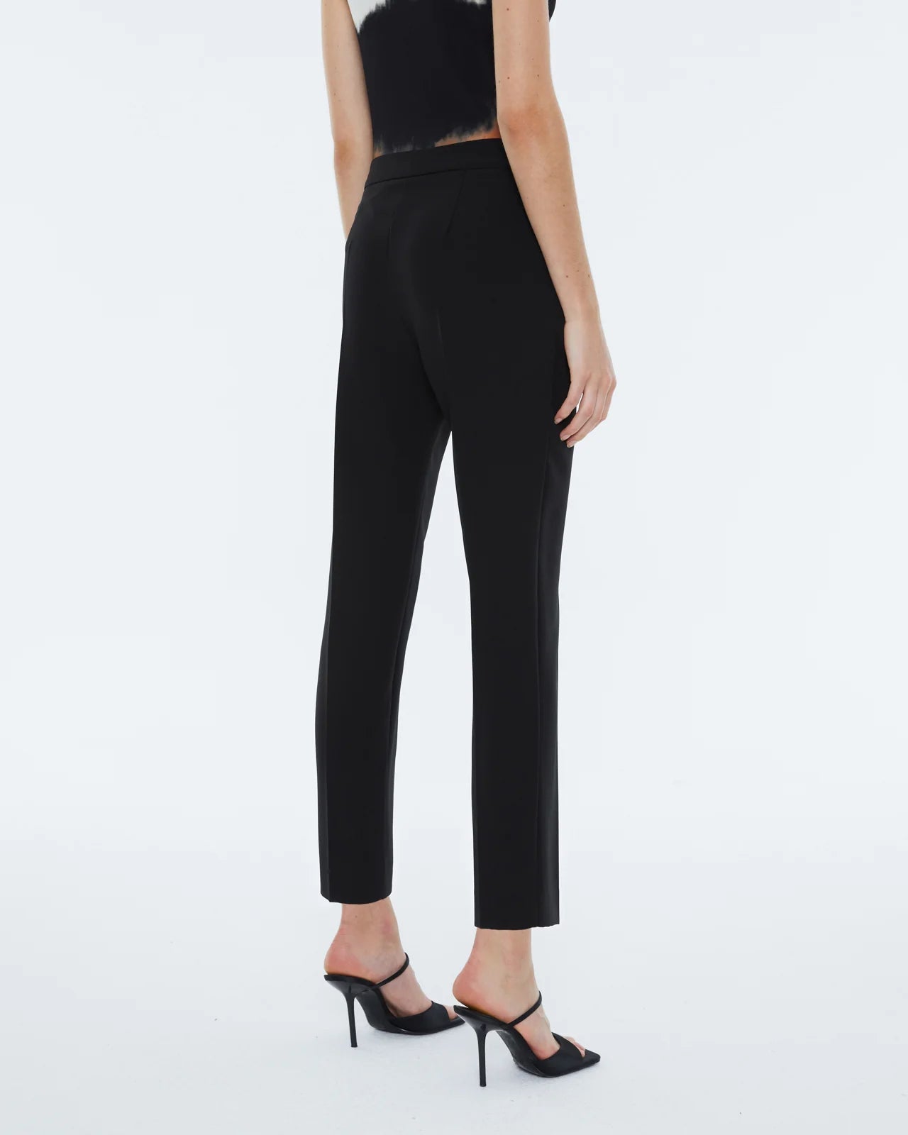 Andam, high-waisted ankle length pants with gold buttons. BLACK
