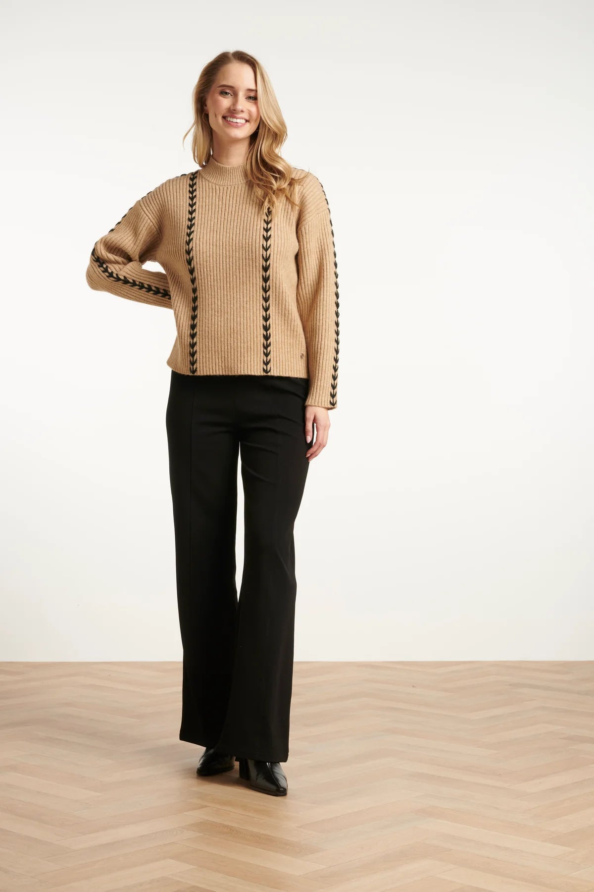 Smashed Lemon, KNIT TOP | CAMEL - BLACK 25518