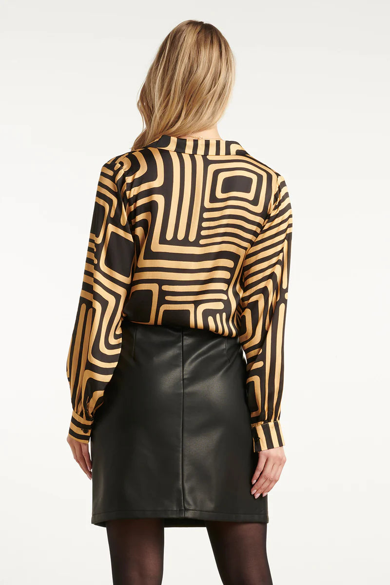 Smashed Lemon,  BLACK AND GOLD GRAPHIC PRINTED TOP WITH COLLAR | BLACK - CAMEL 25579