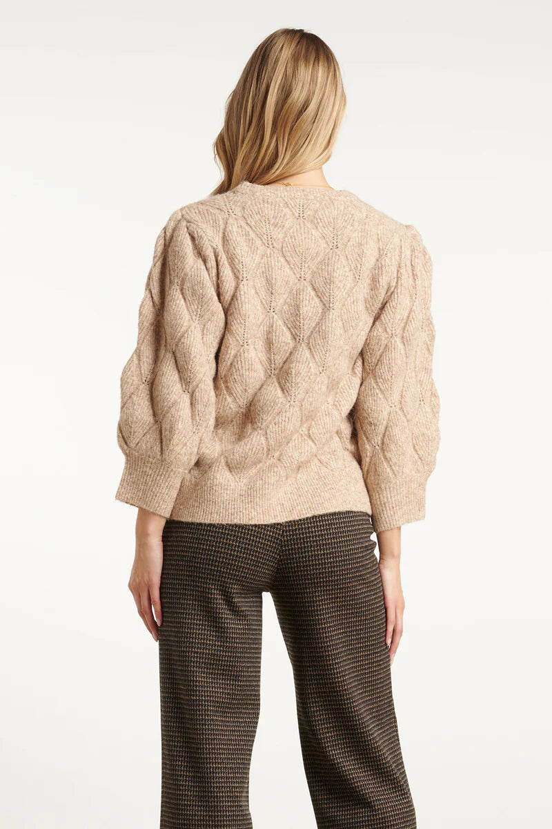 Smashed Lemon, KNITTED LOOSE-FITTING SWEATER | CAMEL 25500