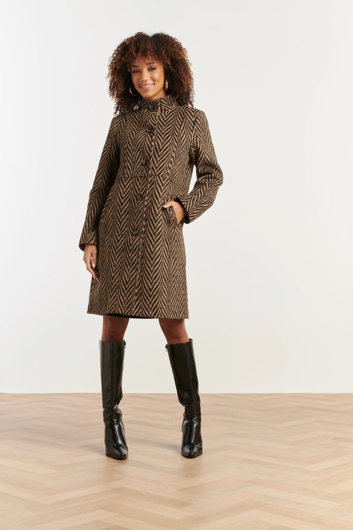 Smashed Lemon, HERRINGBONE PRINT JACKET IN BLACK AND CAMEL | BLACK - CAMEL 25539