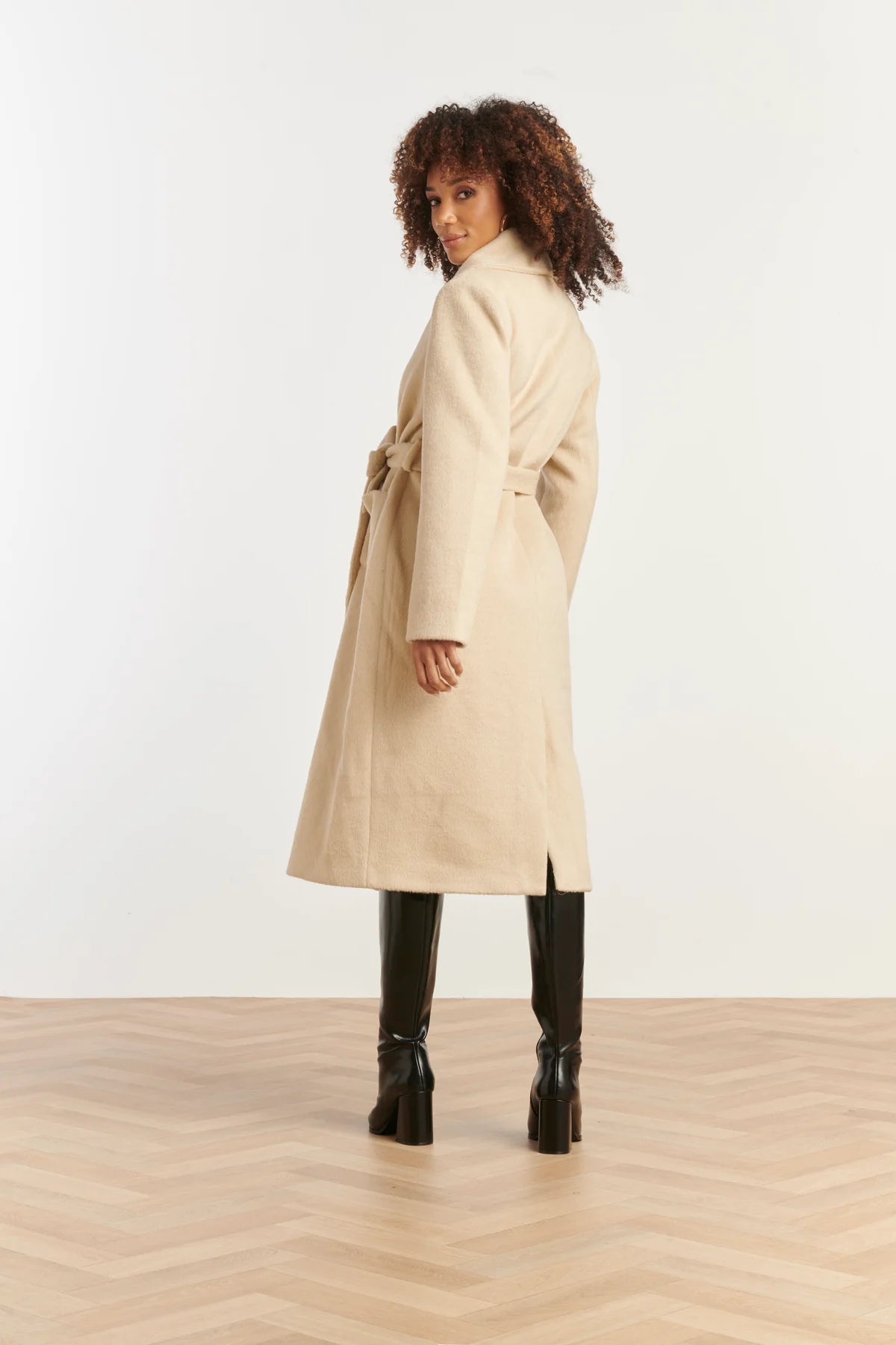 Smashed Lemon, LONG PLAIN COAT WITH BELT | SAND 25555