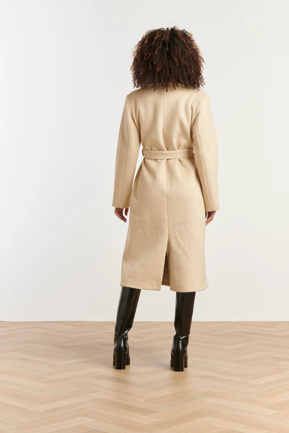 Smashed Lemon, LONG PLAIN COAT WITH BELT | SAND 25555