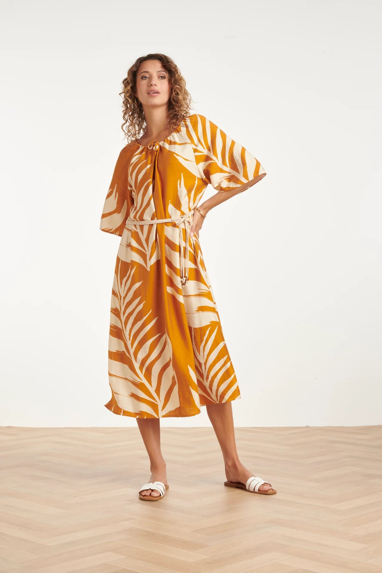 Smashed Lemon, TUNIC DRESS WITH TROPICAL LEAF PRINT IN OCHRE YELLOW | MUSTARD - OFF WHITE 26039
