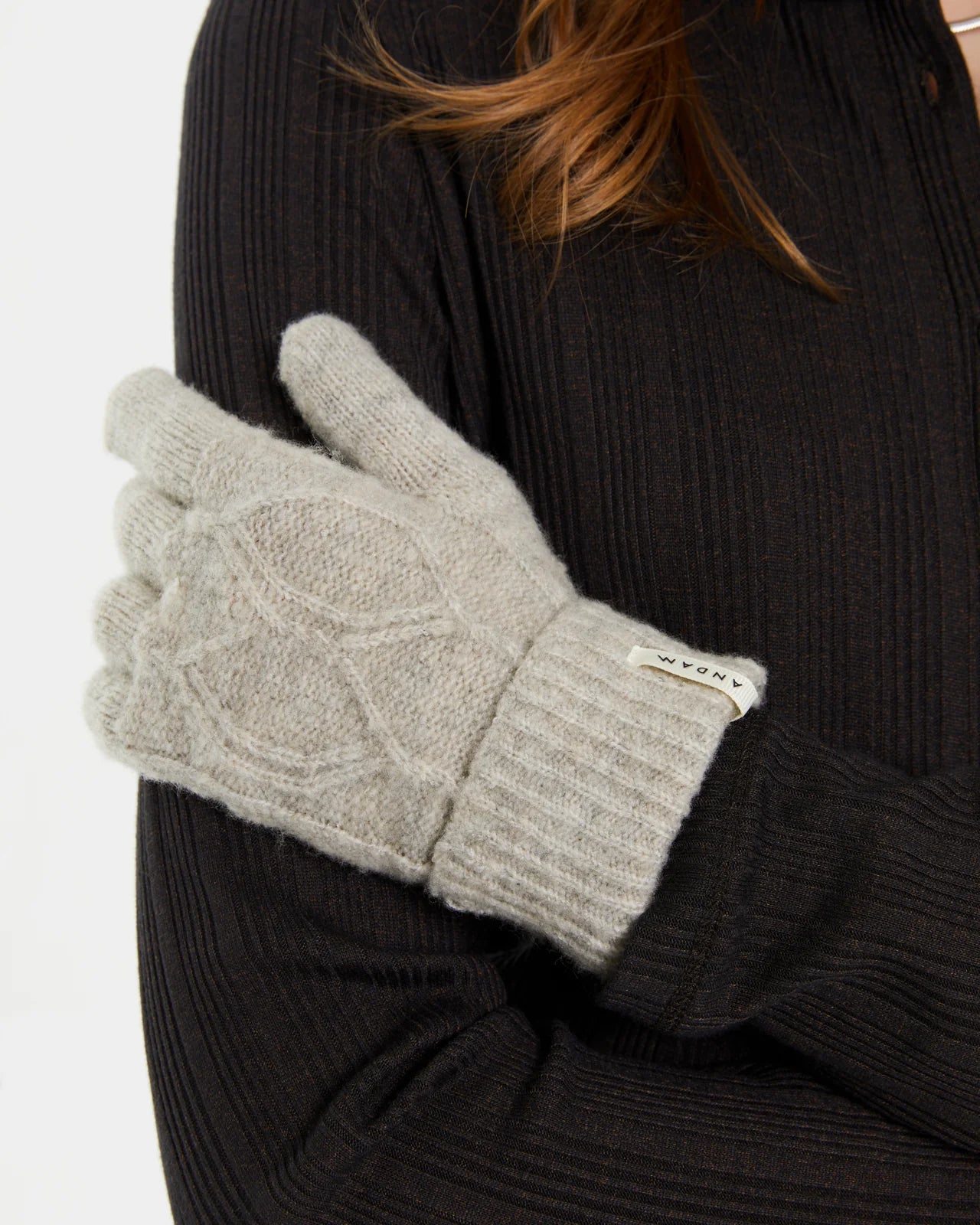 Andam,  knitted gloves with braided structure Beige 0010