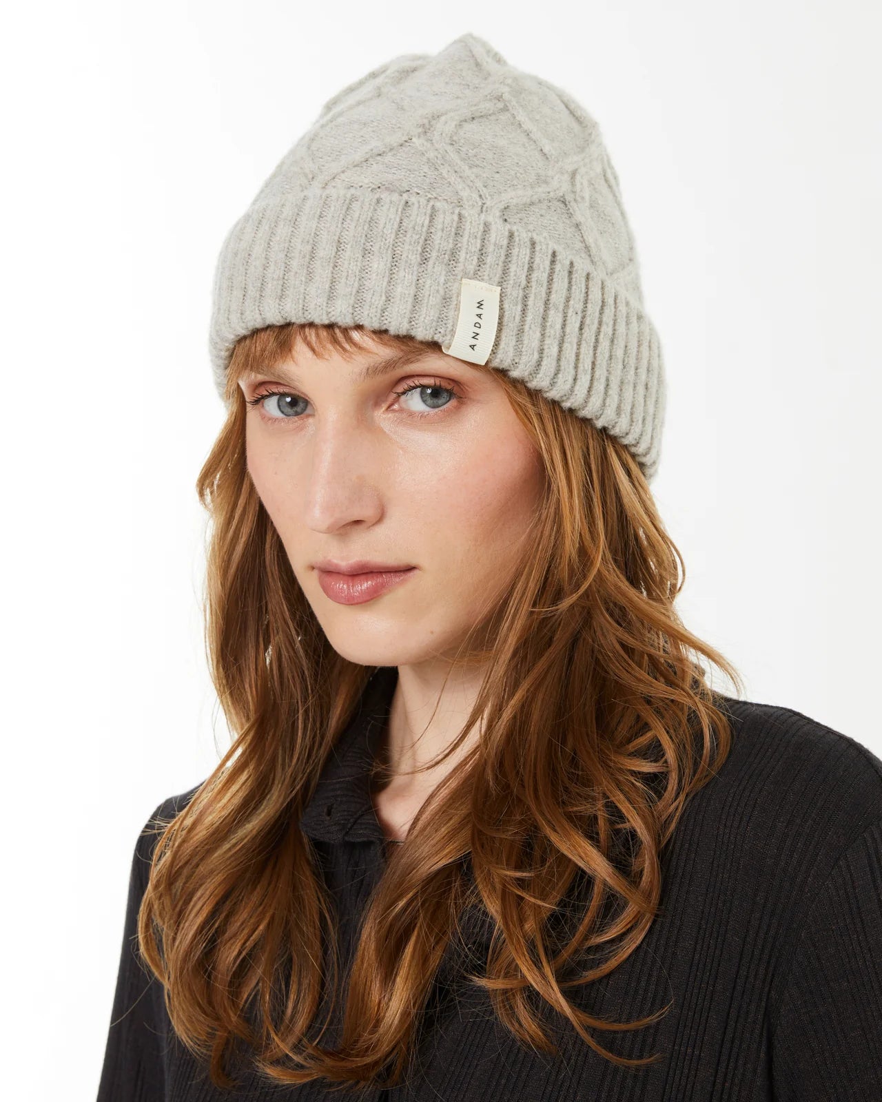 Andam, knitted hat with braided structure Beige 0009