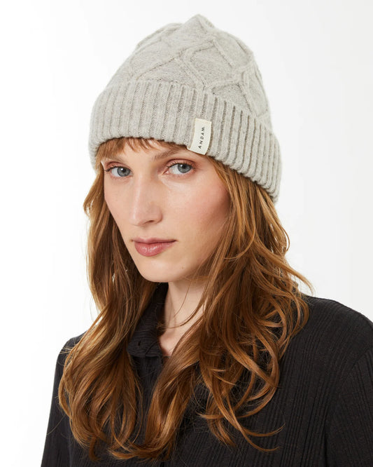 Andam, knitted hat with braided structure Beige 0009