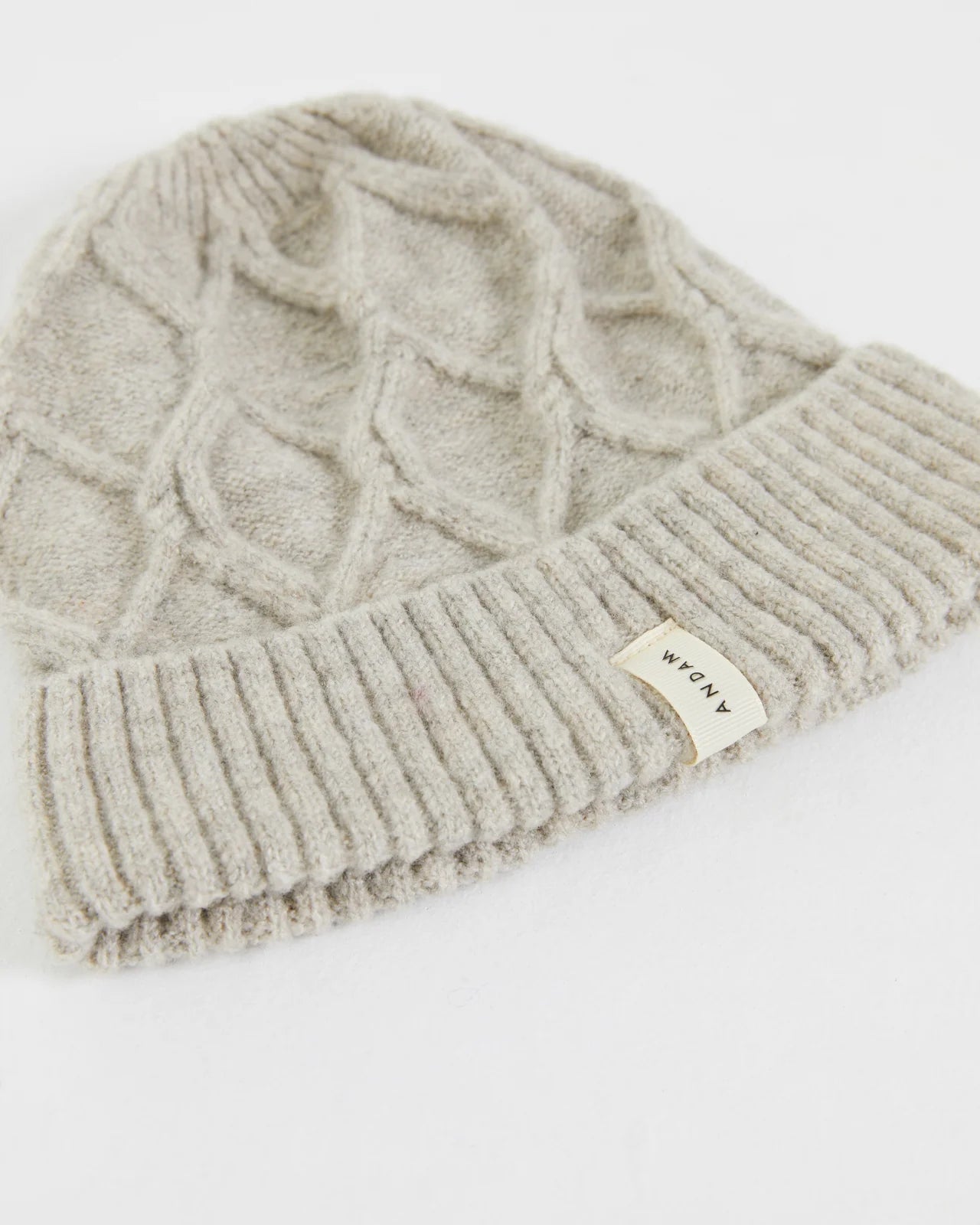 Andam, knitted hat with braided structure Beige 0009