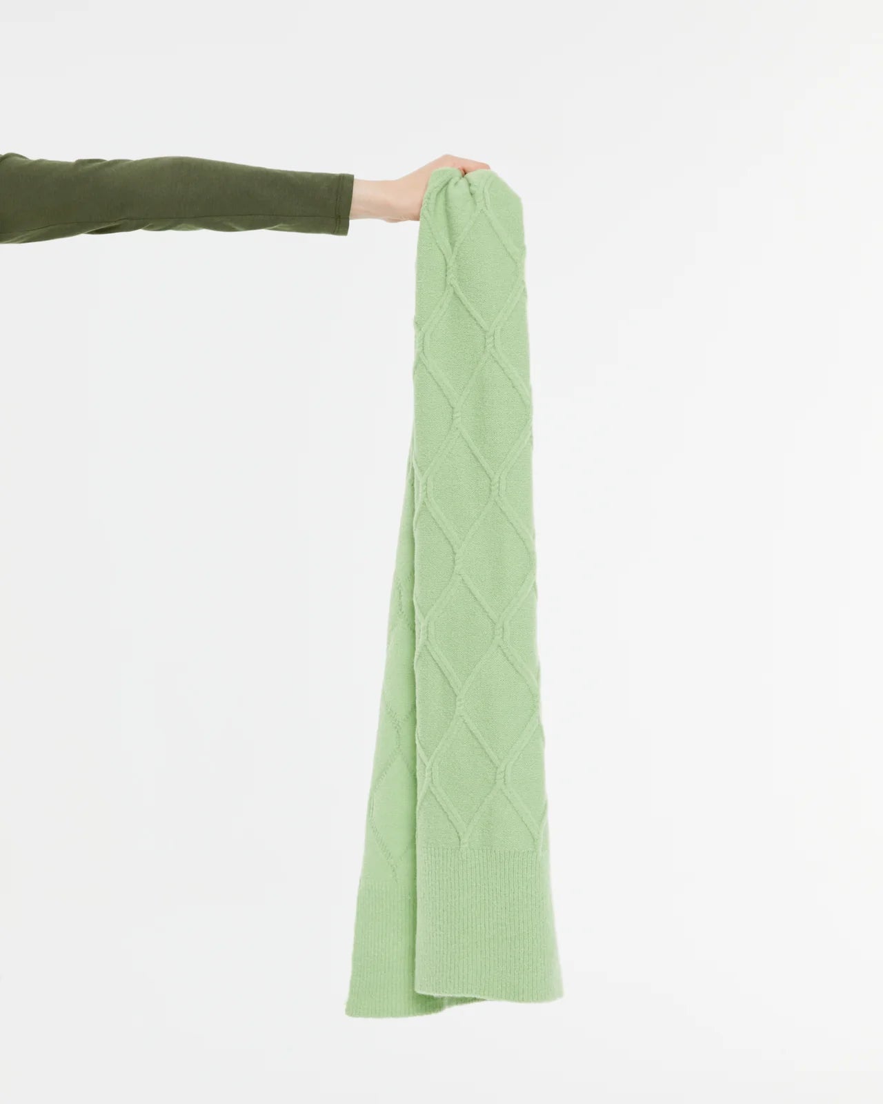 Andam, Knitted scarf with braided structure Green 0008