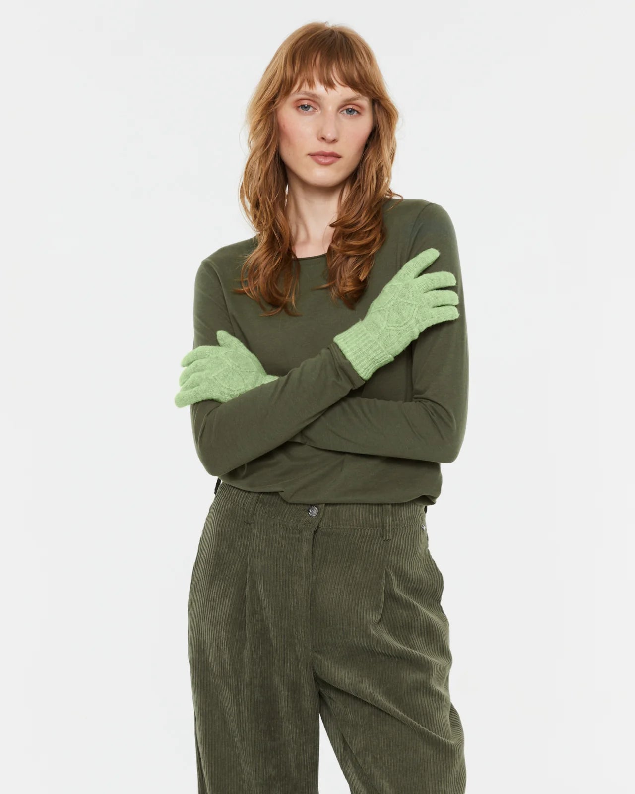 Andam,  knitted gloves with braided structure Green 0010