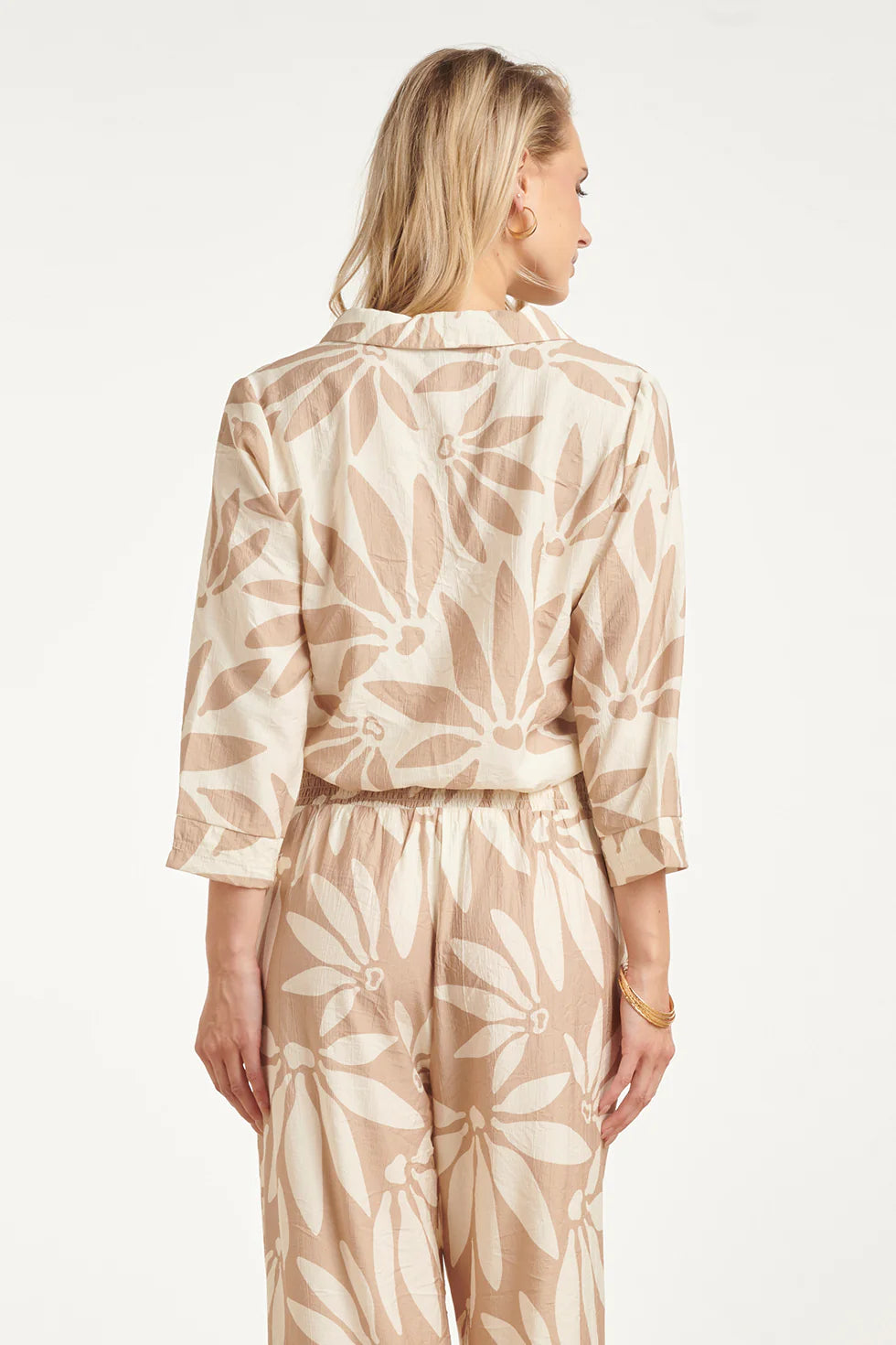 Smashed Lemon, V-NECK AND FLORAL PRINT TOP - BEIGE/WHITE | OFF WHITE - DARK SAND 26008