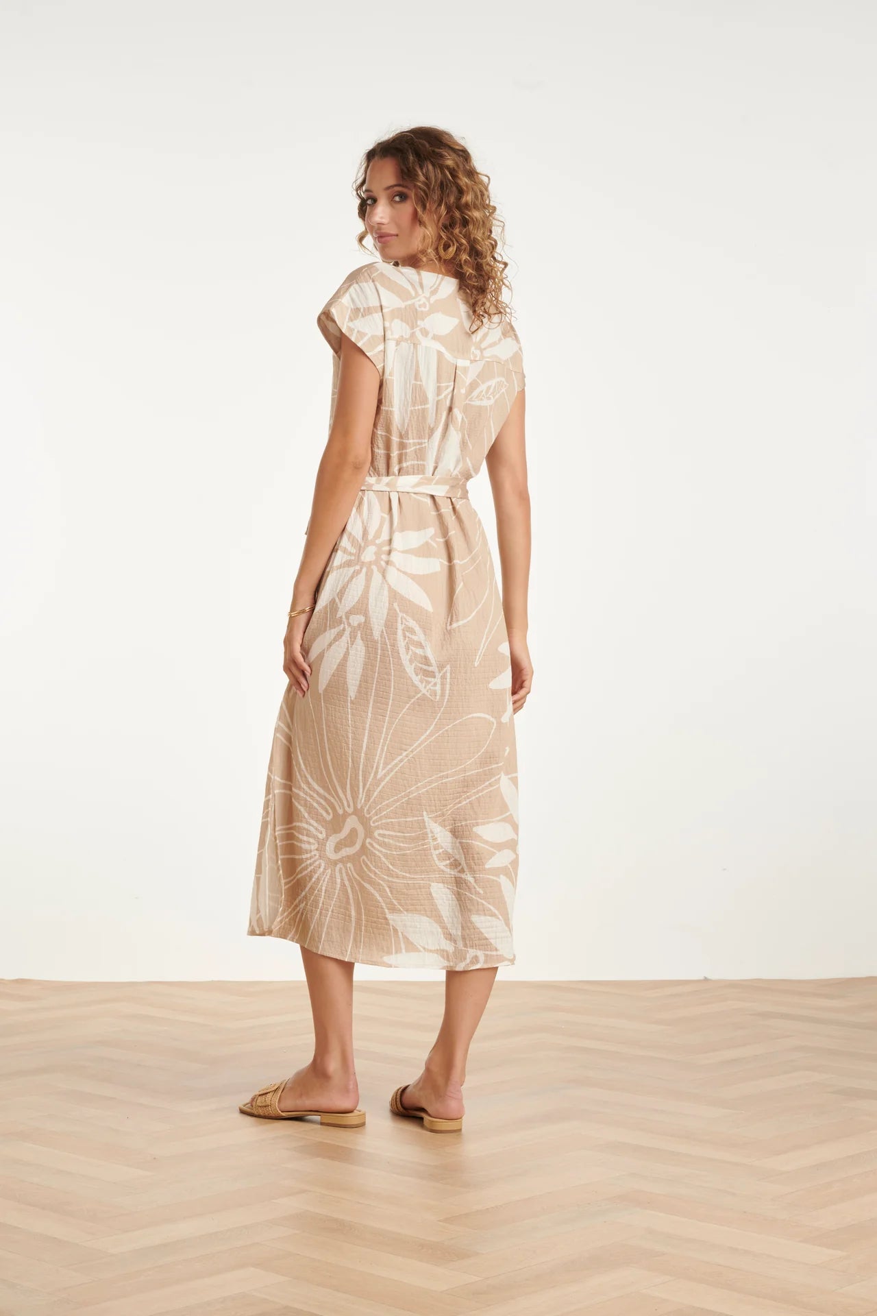 Smashed Lemon, MIDI DRESS WITH FLORAL PRINT AND SHORT SLEEVES - BEIGE/WHITE | DARK SAND - OFF WHITE 26010
