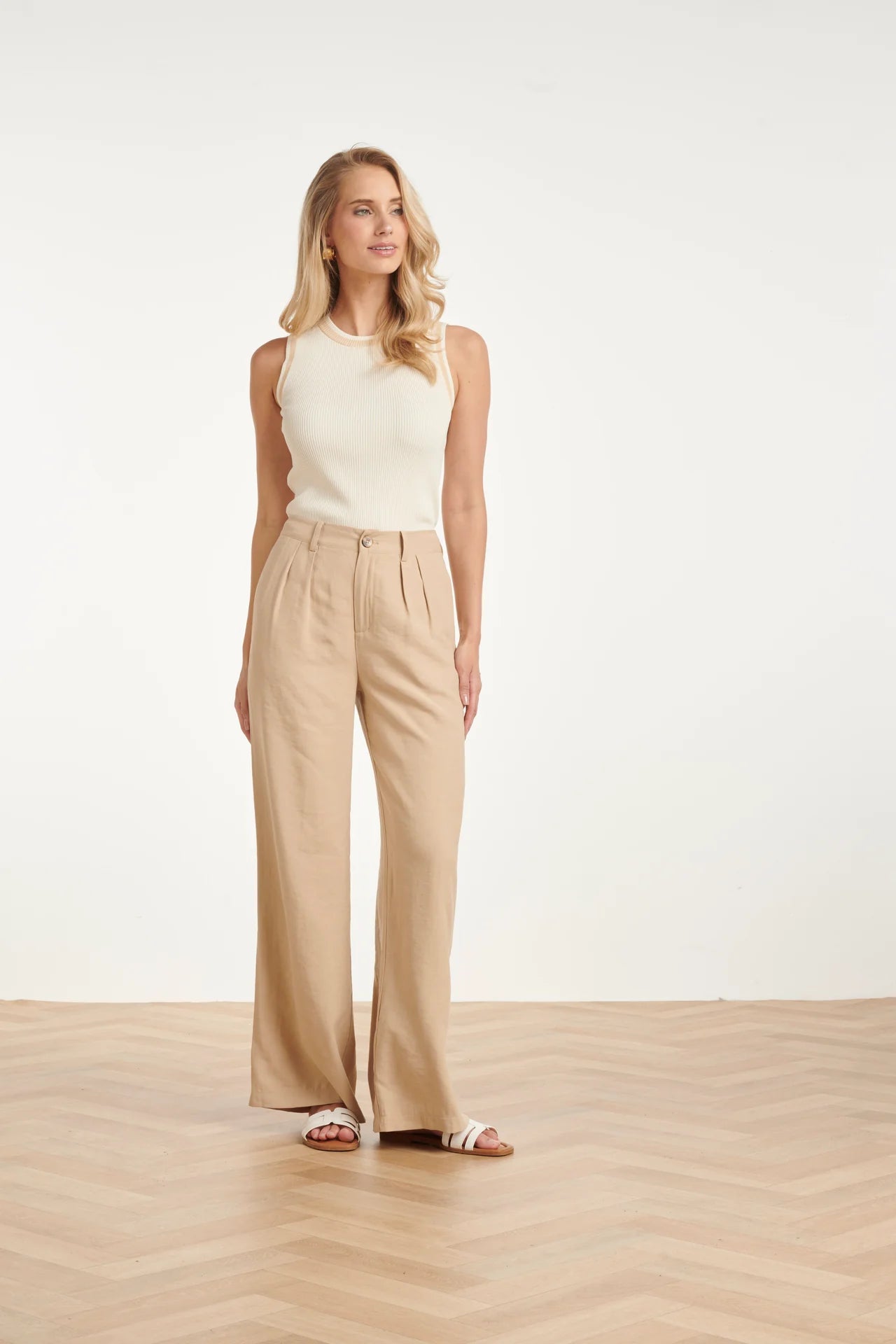 Smashed Lemon, SLEEVELESS RIB-KNIT TOP WITH CONTRAST TRIM | OFF WHITE - DARK SAND 26154