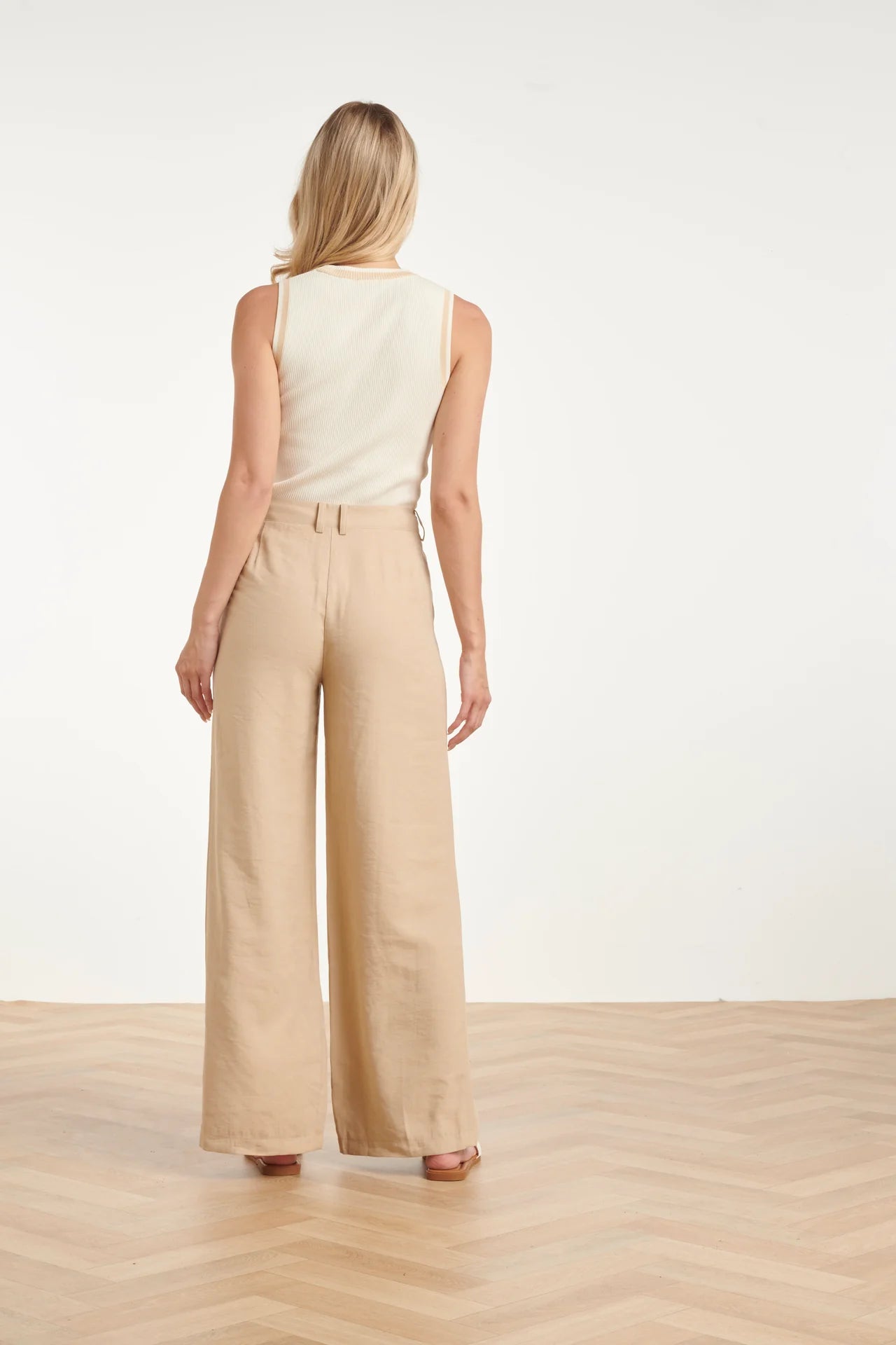 Smashed Lemon, SLEEVELESS RIB-KNIT TOP WITH CONTRAST TRIM | OFF WHITE - DARK SAND 26154