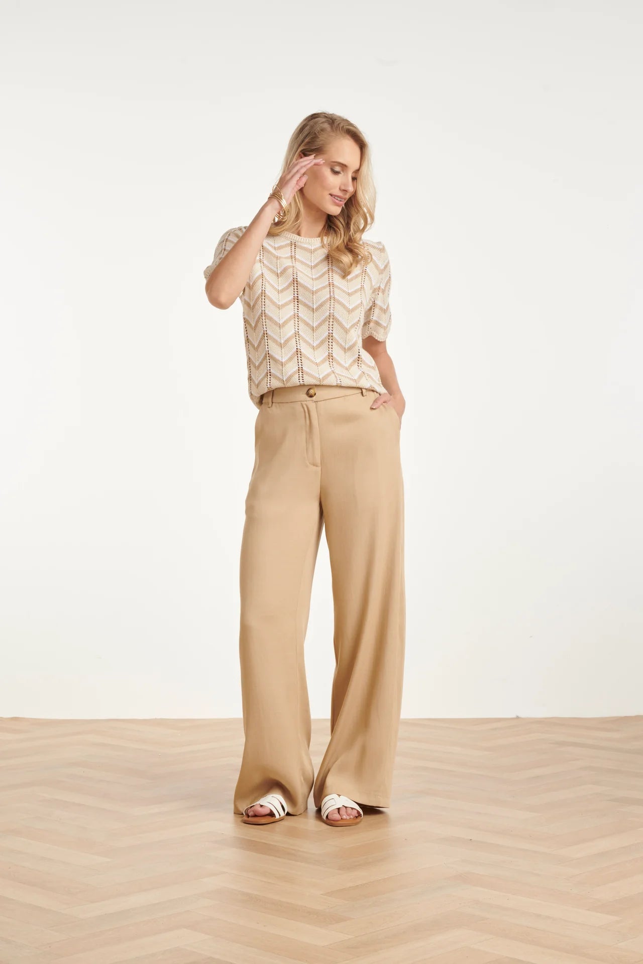 Smashed Lemon, AIRY WIDE LEG TROUSERS IN SAND COLOUR – STYLISH ESSENTIALS | DARK SAND 26072