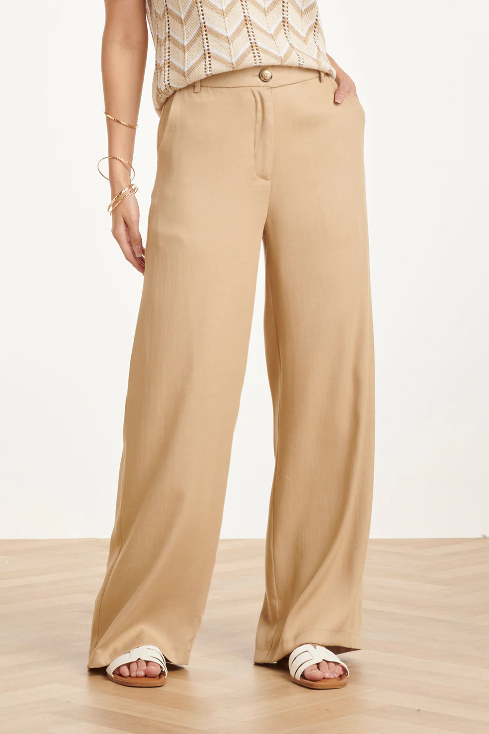Smashed Lemon, AIRY WIDE LEG TROUSERS IN SAND COLOUR – STYLISH ESSENTIALS | DARK SAND 26072