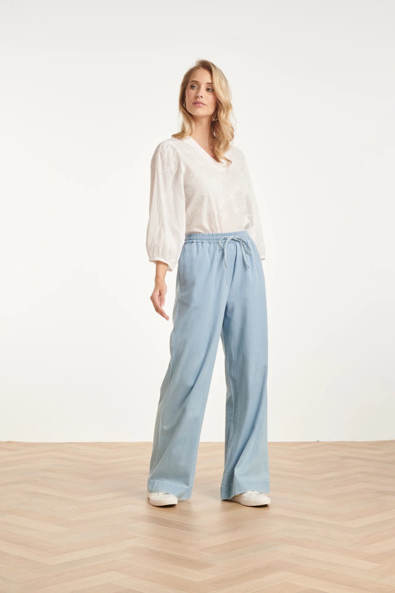 Smashed Lemon, LIGHT BLUE WIDE LEG TROUSERS WITH DRAWSTRING | DENIM 26183