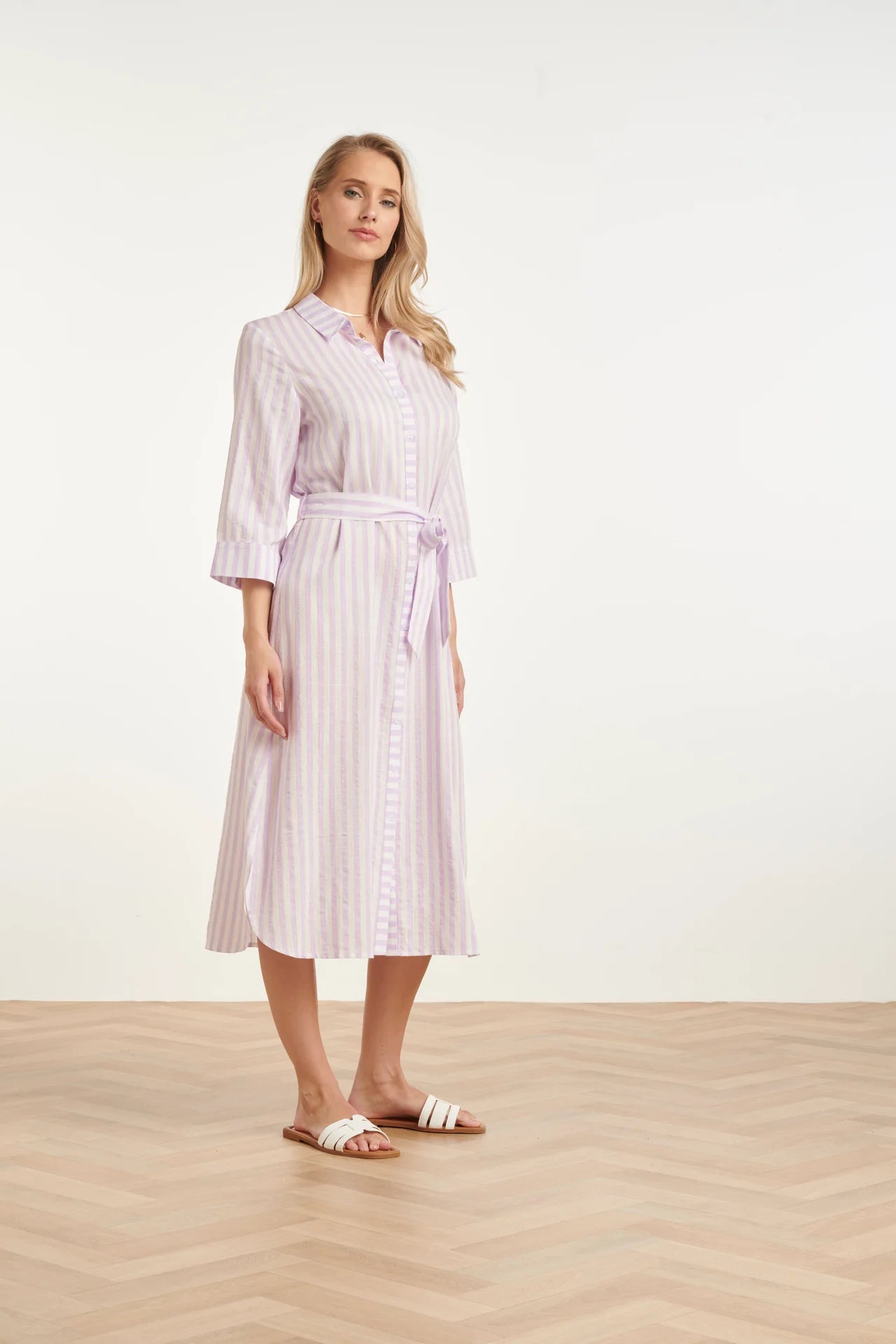 Smashed Lemon, STRIPED MAXI DRESS WITH WAIST BELT | LILAC - WHITE 26035