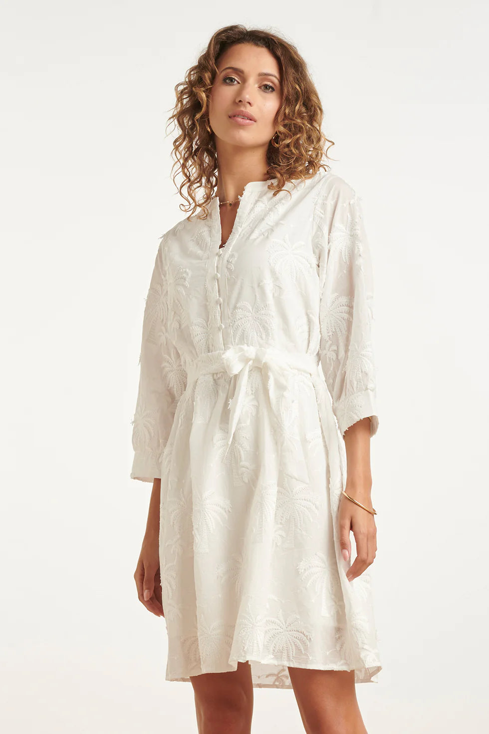 Smashed Lemon, SHORT DRESS WITH EMBROIDERED PALM MOTIF AND BELT | WHITE 26057
