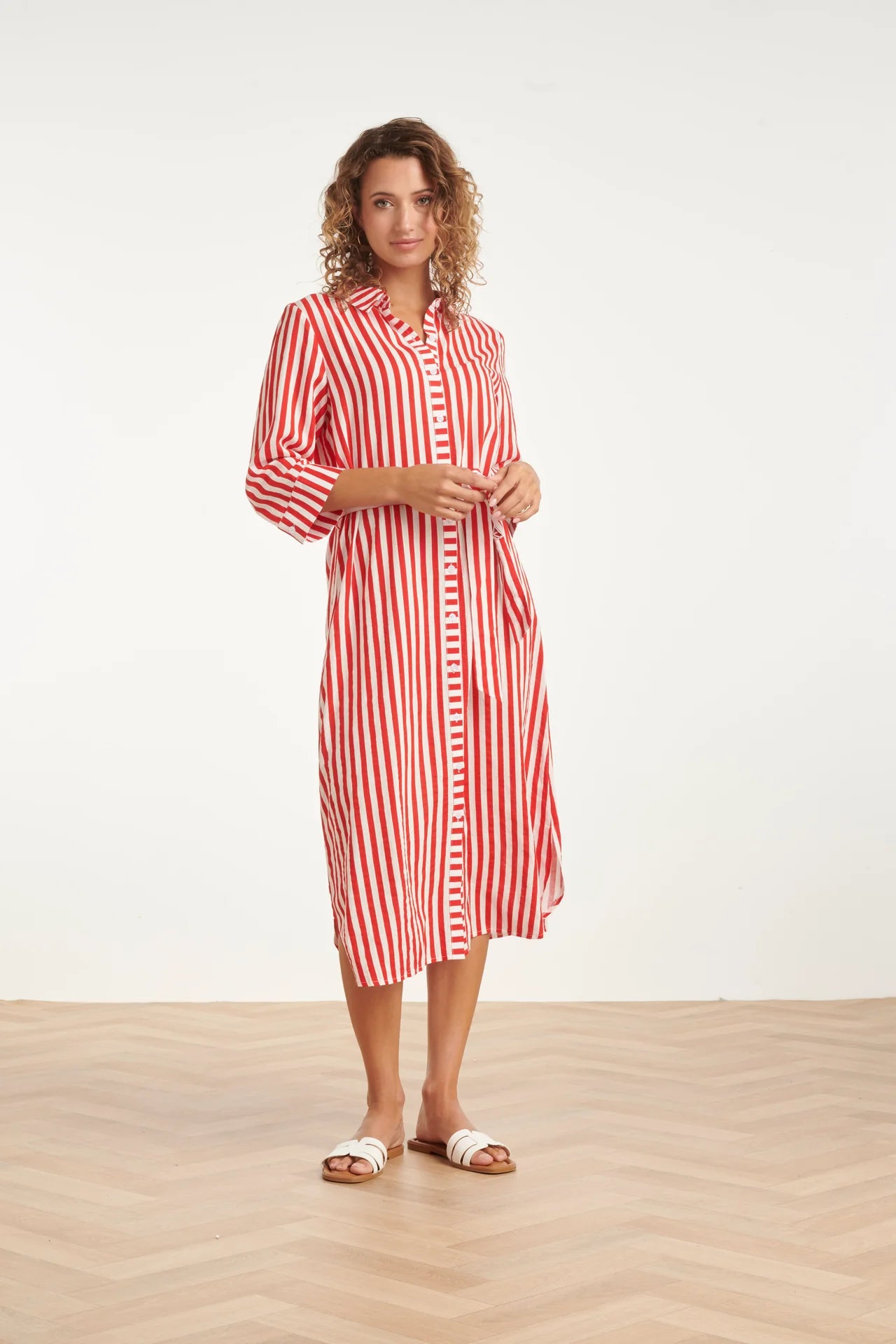 Smashed Lemon, STRIPED MAXI DRESS WITH WAIST BELT | RED - WHITE 26035