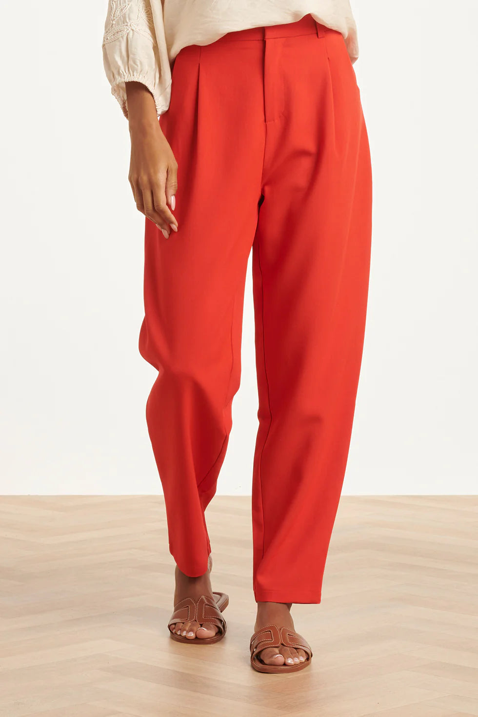 Smashed Lemon, ELEGANT HIGH-WAISTED PLEATED TROUSERS | RED 26071