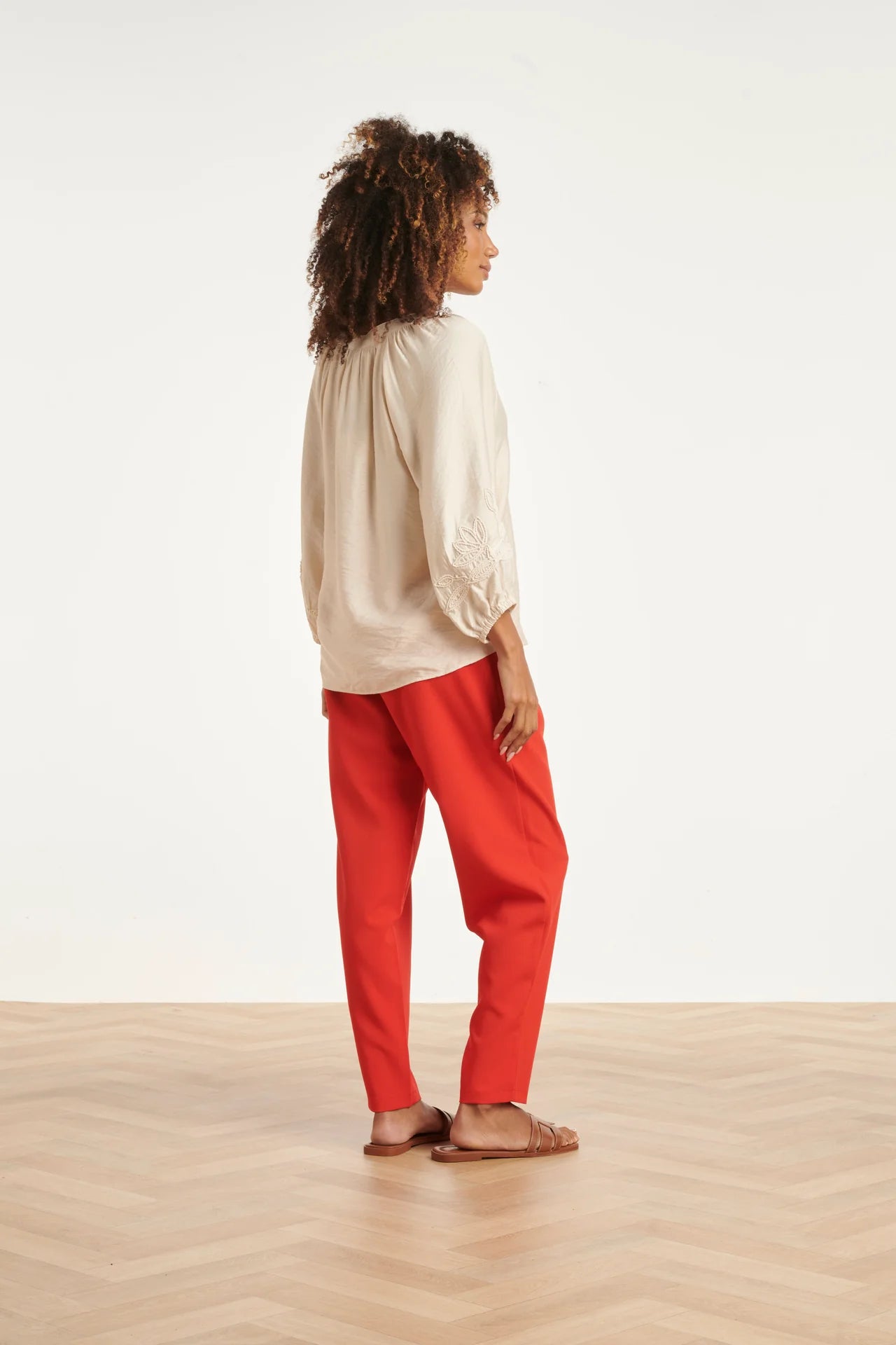 Smashed Lemon, ELEGANT HIGH-WAISTED PLEATED TROUSERS | RED 26071