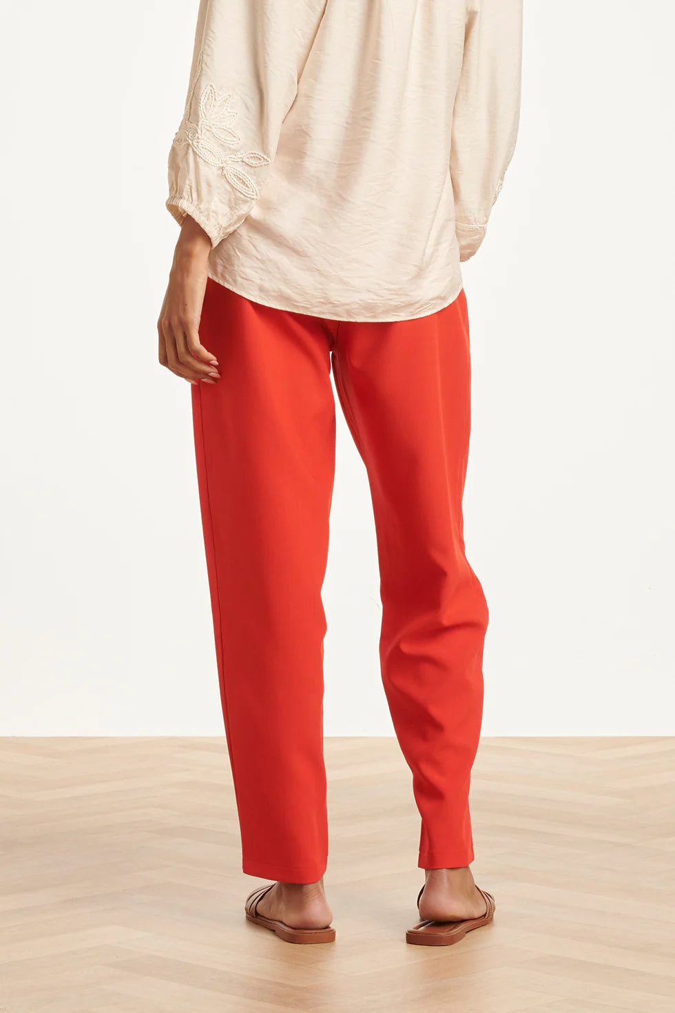 Smashed Lemon, ELEGANT HIGH-WAISTED PLEATED TROUSERS | RED 26071