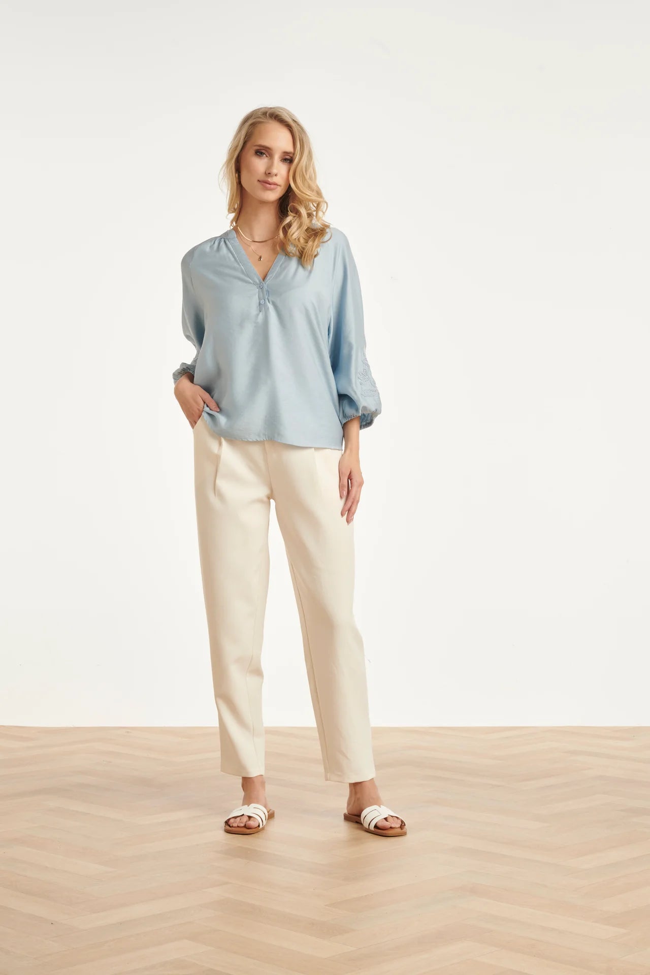 Smashed Lemon, ELEGANT HIGH-WAISTED PLEATED TROUSERS | OFF WHITE 26071