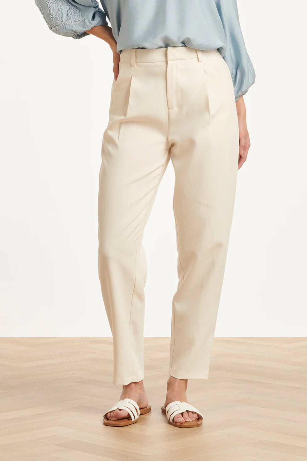 Smashed Lemon, ELEGANT HIGH-WAISTED PLEATED TROUSERS | OFF WHITE 26071