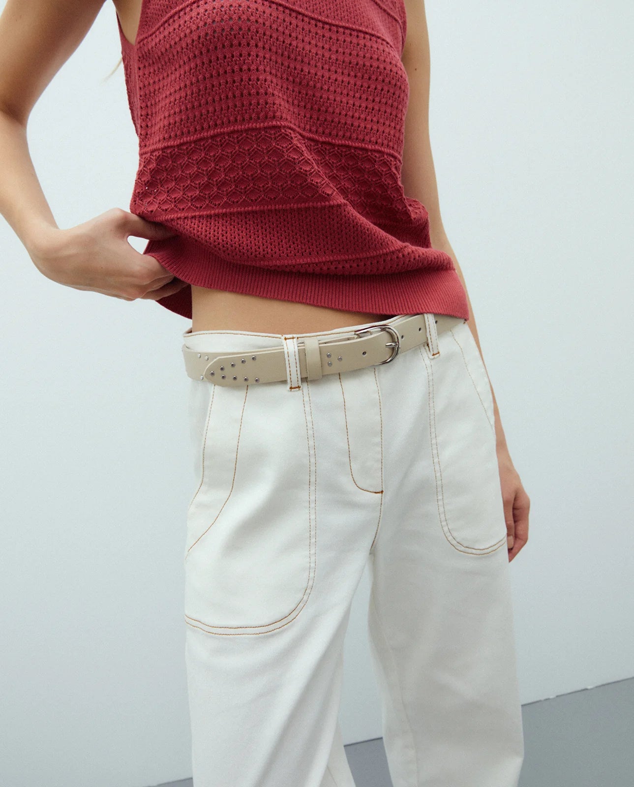 Andam, Round buckle belt with studs, made from eco-friendly leather. 260007