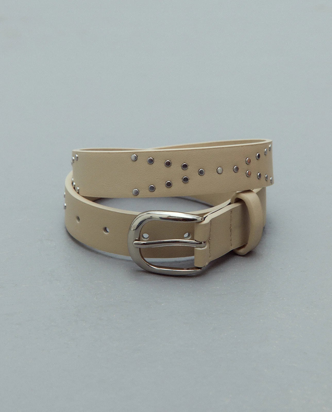 Andam, Round buckle belt with studs, made from eco-friendly leather. 260007
