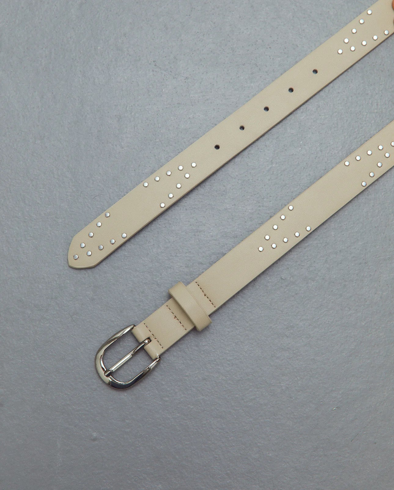 Andam, Round buckle belt with studs, made from eco-friendly leather. 260007