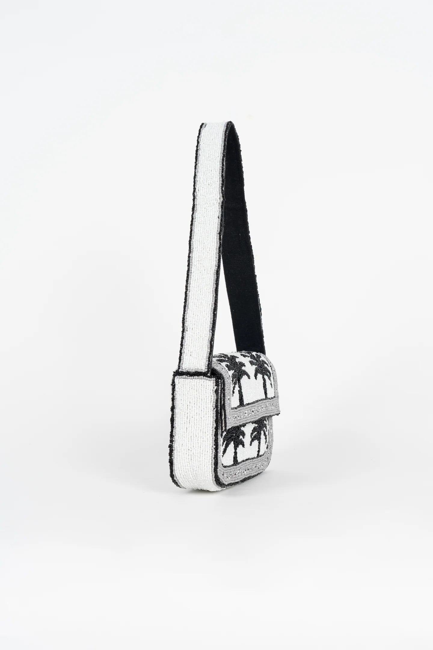 Piti Cuit, BEADED PALM BAG WHITE & BLACK 002
